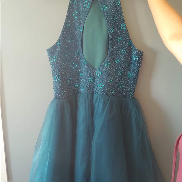 Teal grad dress - Picture 2 of 4